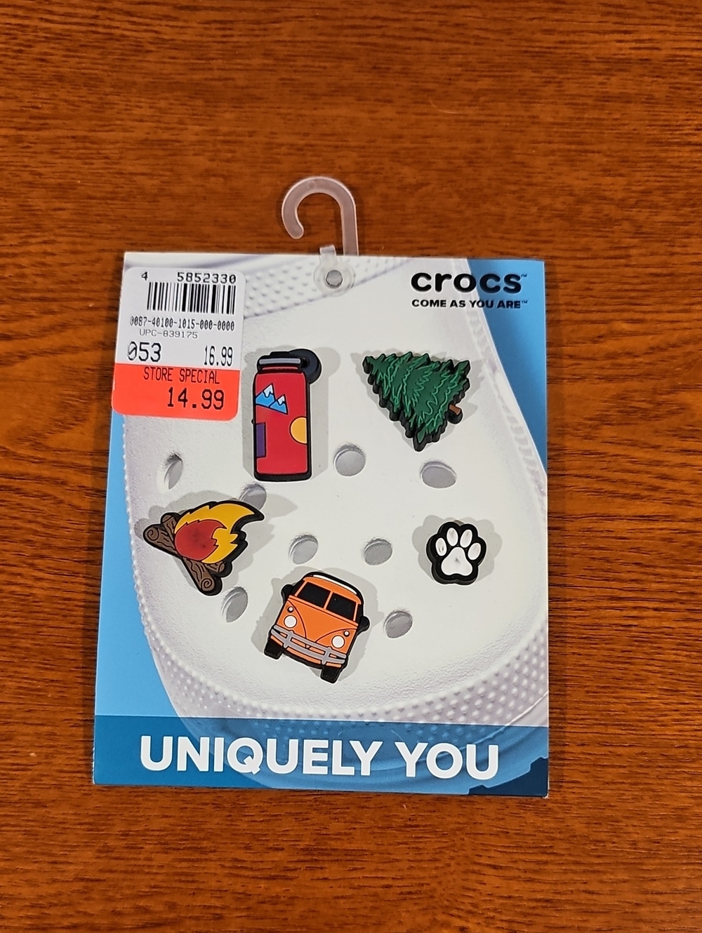 CROCS White Jibbitz Charm Set with Multicolor Camp Icons
